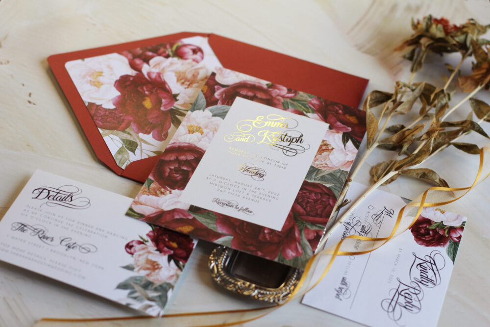 Invitacion Hotstamping Peonías Bordó - Imagen 3